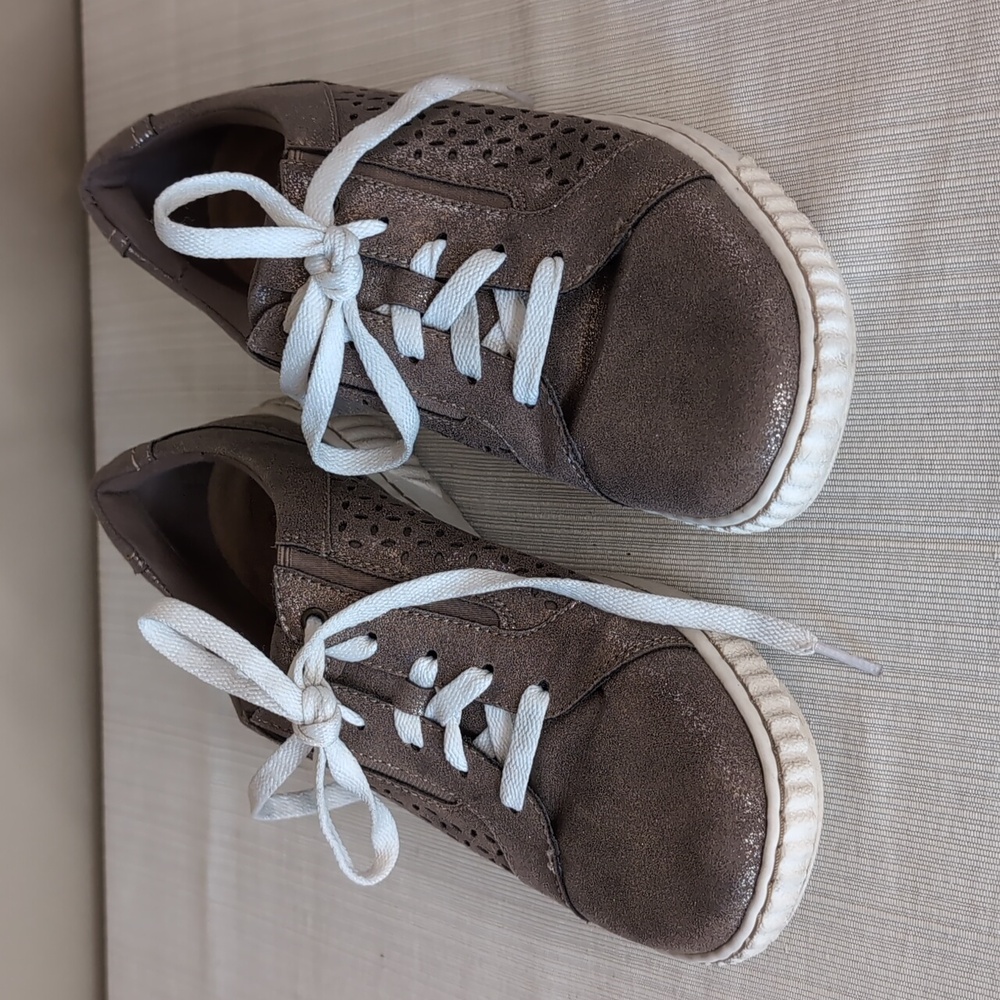 Sz 8W Clark's Leather Metallic Lace-Up Sneakers